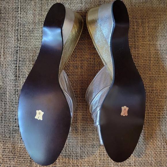 Jacques Levine Gold Silver Wedge Heel Slipper - 7 - Picture 5 of 8